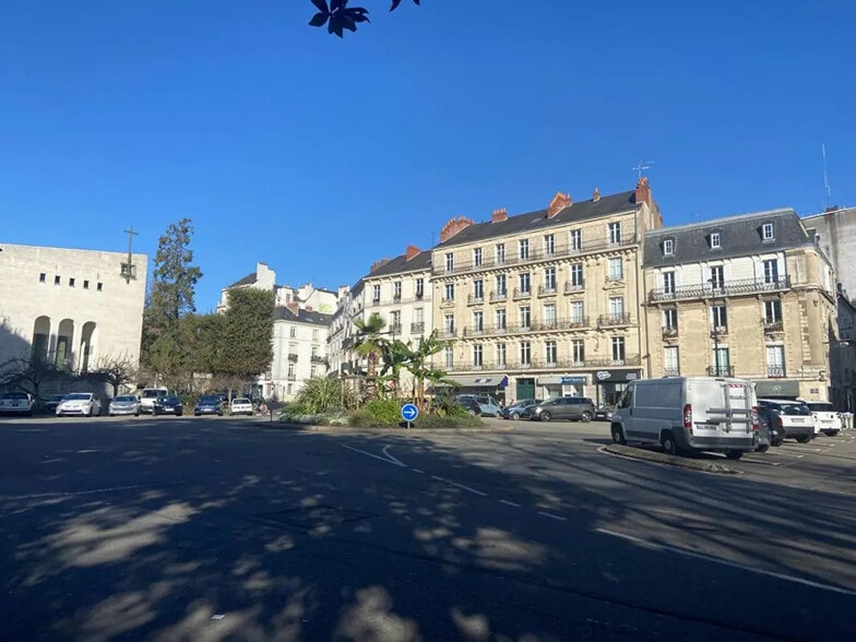 Office in Nantes for lease - Building Photo - Image 3 of 11