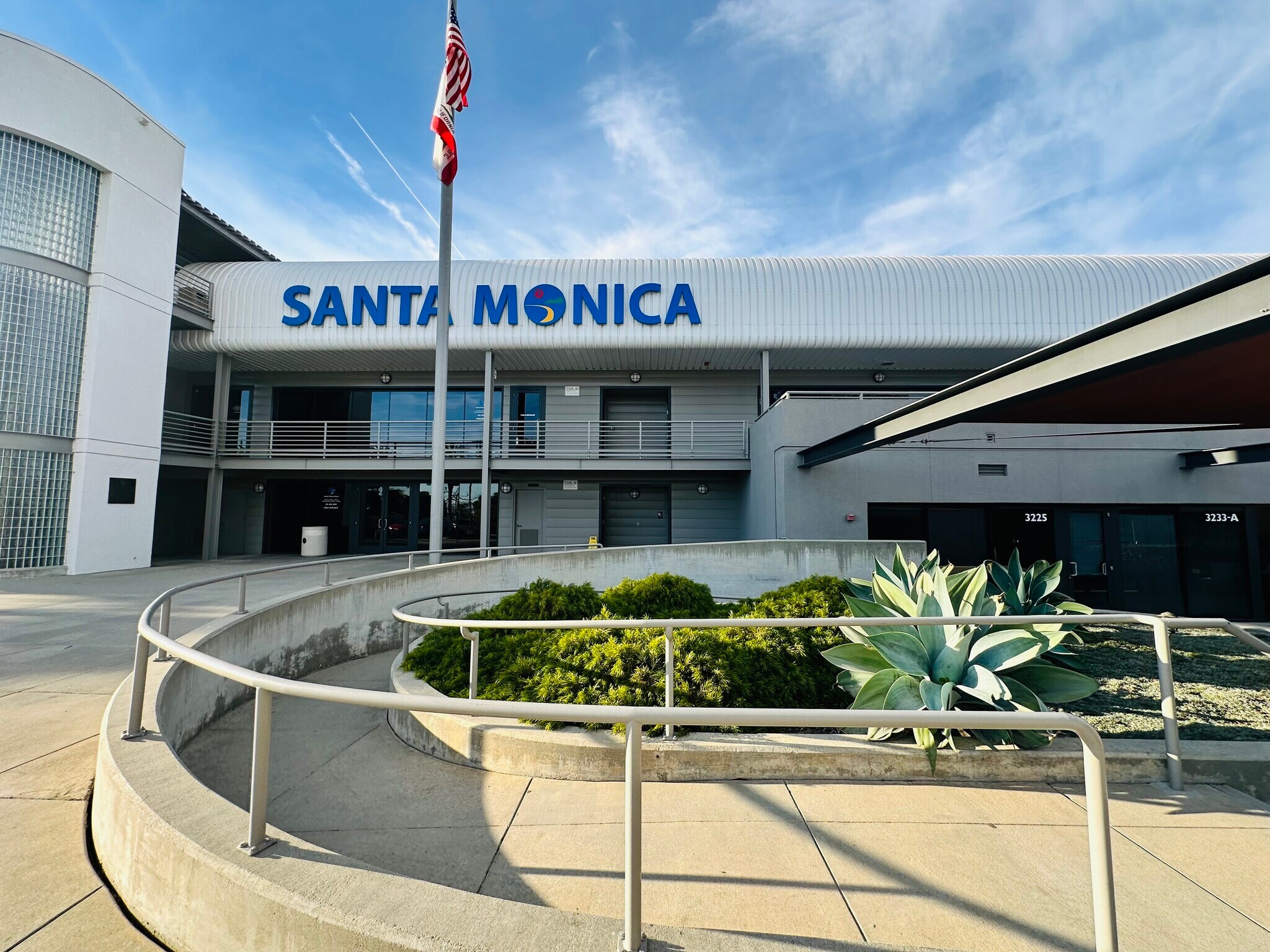 3221 Donald Douglas Loop S, Santa Monica, CA for lease Building Photo- Image 1 of 7