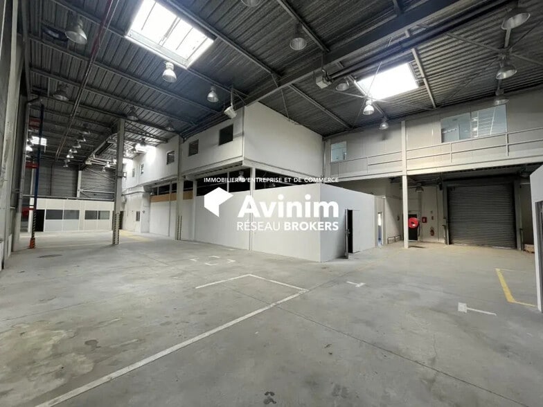 Industrial in Aix-en-Provence for lease - Interior Photo - Image 1 of 7