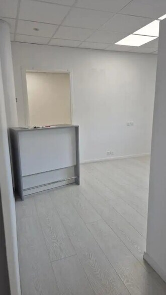 Office in Saint-Victoret for lease - Building Photo - Image 1 of 4