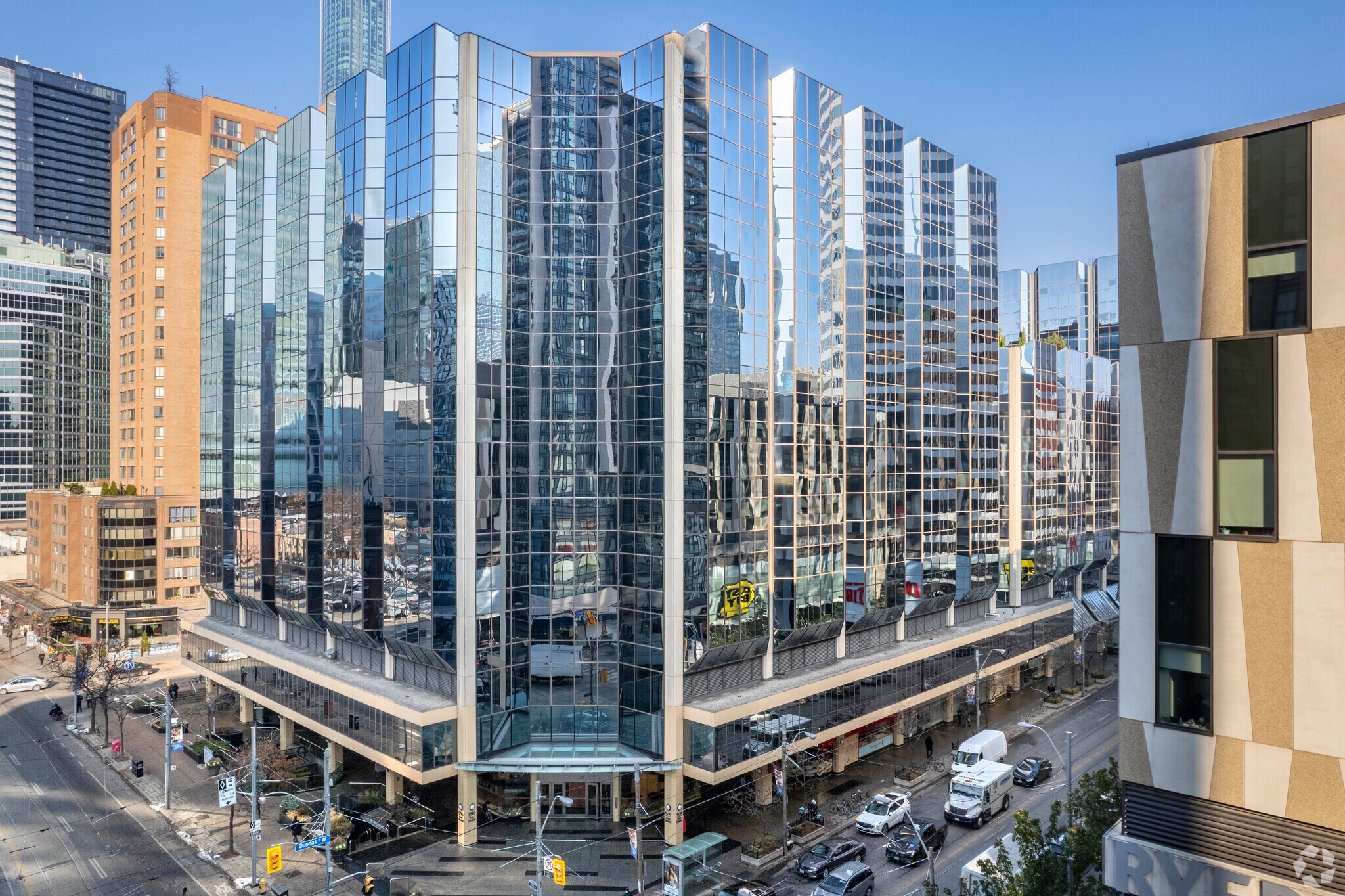 595 Bay St, Toronto, ON for lease Building Photo- Image 1 of 7