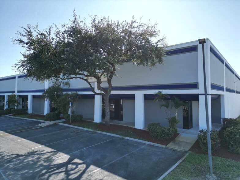 11700 NW 101st Rd, Medley, FL for lease - Building Photo - Image 1 of 14