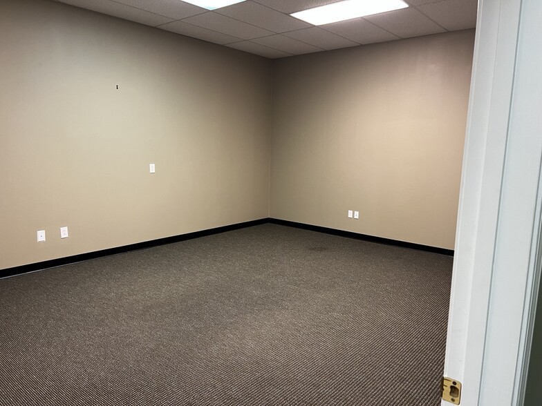 5200 N Illinois St, Fairview Heights, IL for lease - Interior Photo - Image 3 of 10