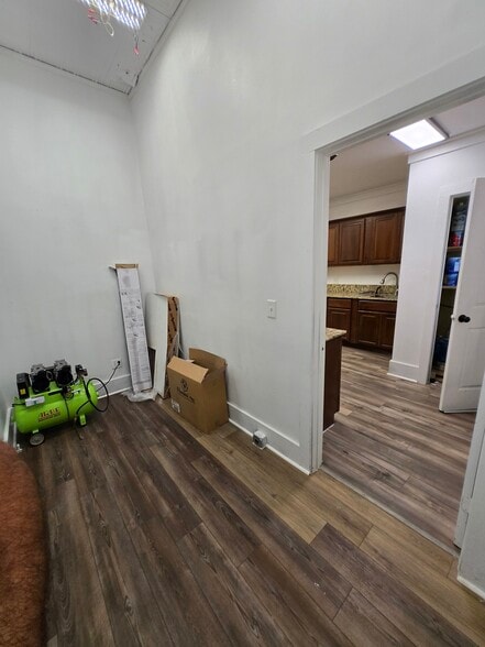 202 E Weaver Ave, Alvarado, TX for sale - Interior Photo - Image 2 of 18