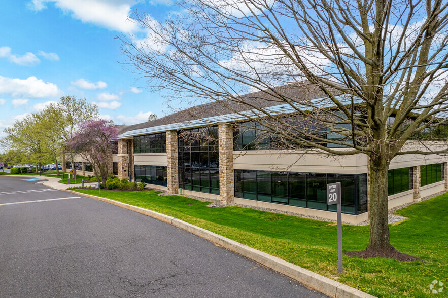 700 Chesterfield Pky, Malvern, PA for lease - Building Photo - Image 1 of 6