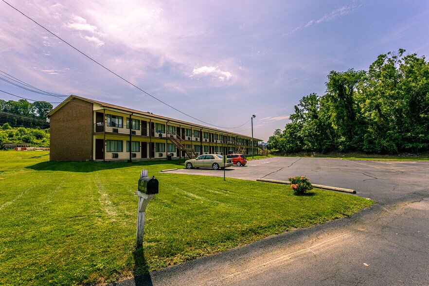 4170 N Patterson Ave, WinstonSalem, NC 27105