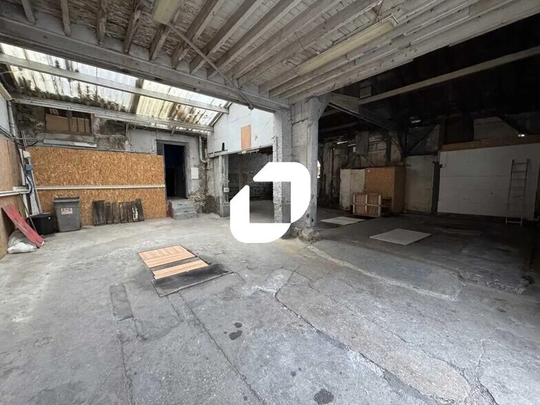 Flex in Vanves for lease - Building Photo - Image 2 of 12