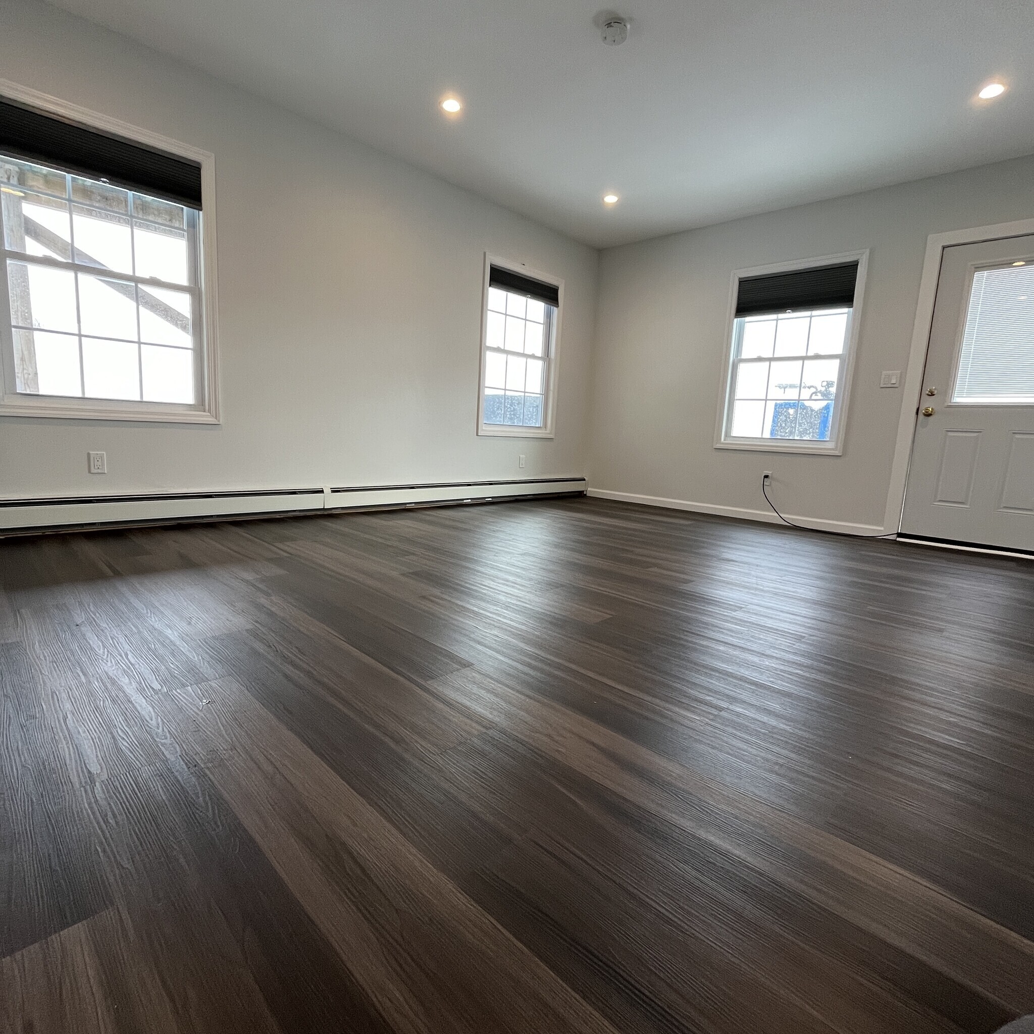 262 S Ketcham Ave, Amityville, NY for lease Interior Photo- Image 1 of 5