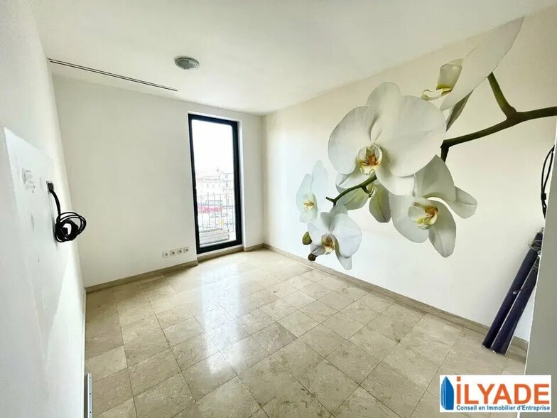 18 Place Castellane, Marseille for lease - Interior Photo - Image 2 of 4