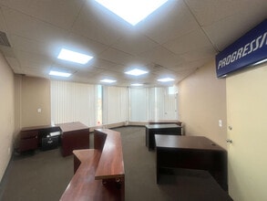 72-32 Broadway, Jackson Heights, NY for lease Interior Photo- Image 2 of 2