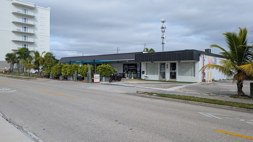 837-843 Miramar St, Cape Coral, FL for lease - Building Photo - Image 1 of 3