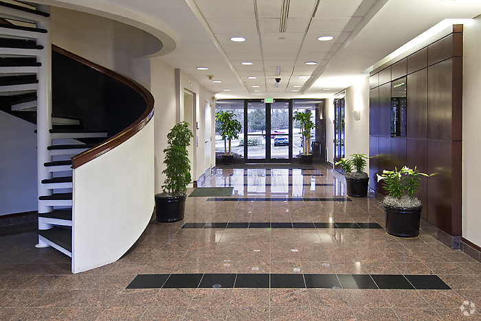 8100 Professional Pl, Landover, MD for lease - Lobby - Image 2 of 4