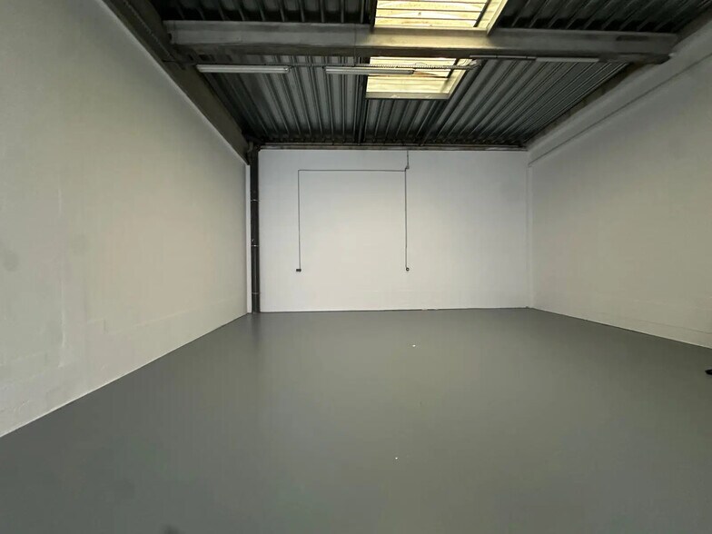 Flex in Chambly for lease - Interior Photo - Image 3 of 5