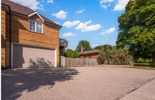 210 Jacey Anne Dr, Richmond Hill, ON for sale - Building Photo - Image 3 of 16