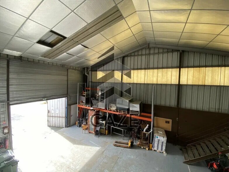 Flex in Bordeaux for sale - Interior Photo - Image 3 of 11