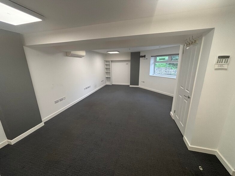 16 Prigg Ln, South Petherton for sale - Building Photo - Image 2 of 11