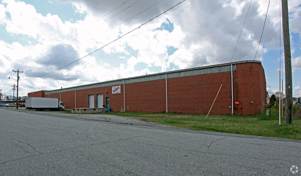 1013 Warehouse St, Greensboro, NC for lease - Building Photo - Image 3 of 5