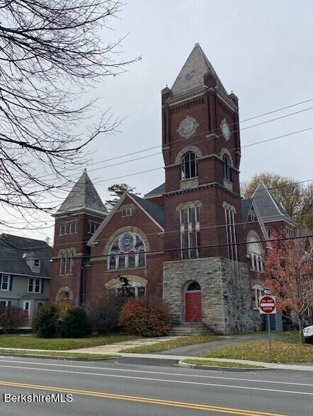 13 Commercial Street St, Adams, MA for sale - Primary Photo - Image 1 of 1