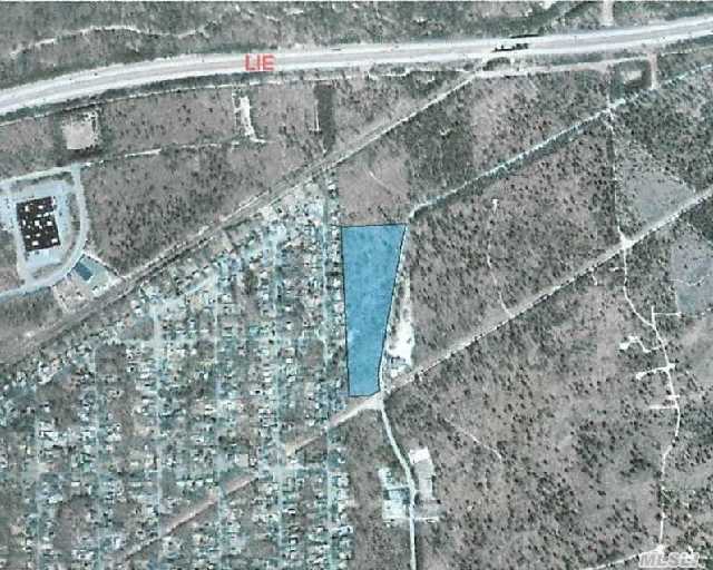 South St, Manorville, NY 11949