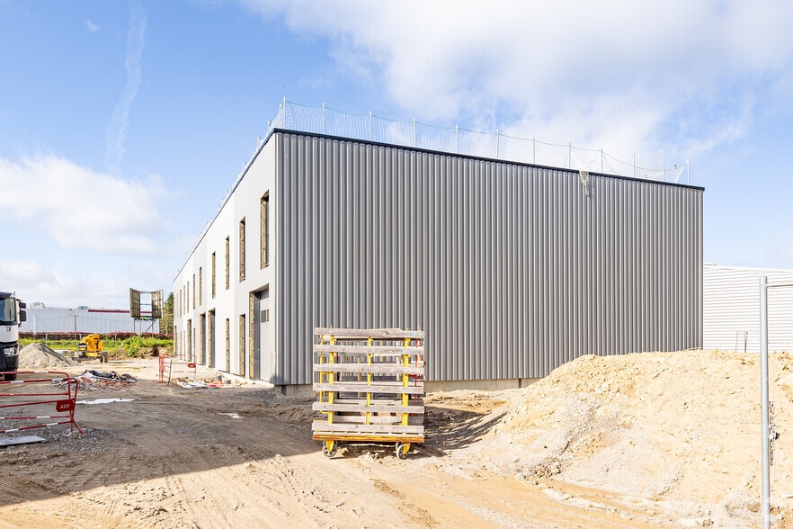 4 Rue Du Pan Loup, Couëron for lease - Building Photo - Image 2 of 13