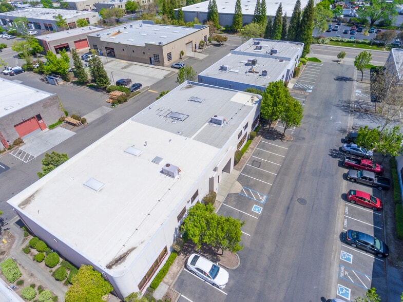 7975 Cameron Dr, Windsor, CA for lease - Building Photo - Image 3 of 10
