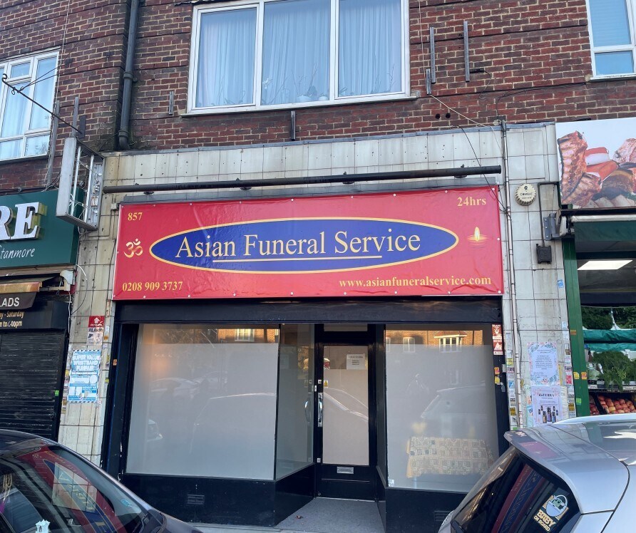 857 Honeypot Ln, Stanmore for lease Building Photo- Image 1 of 2