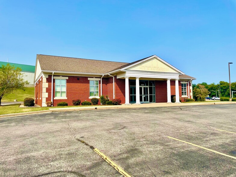 1800 Cape Lacroix Rd, Cape Girardeau, MO for lease - Building Photo - Image 2 of 16