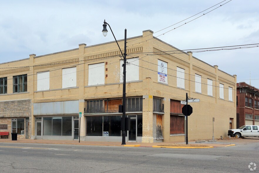 301 W 6th St, Okmulgee, OK for sale - Primary Photo - Image 1 of 1
