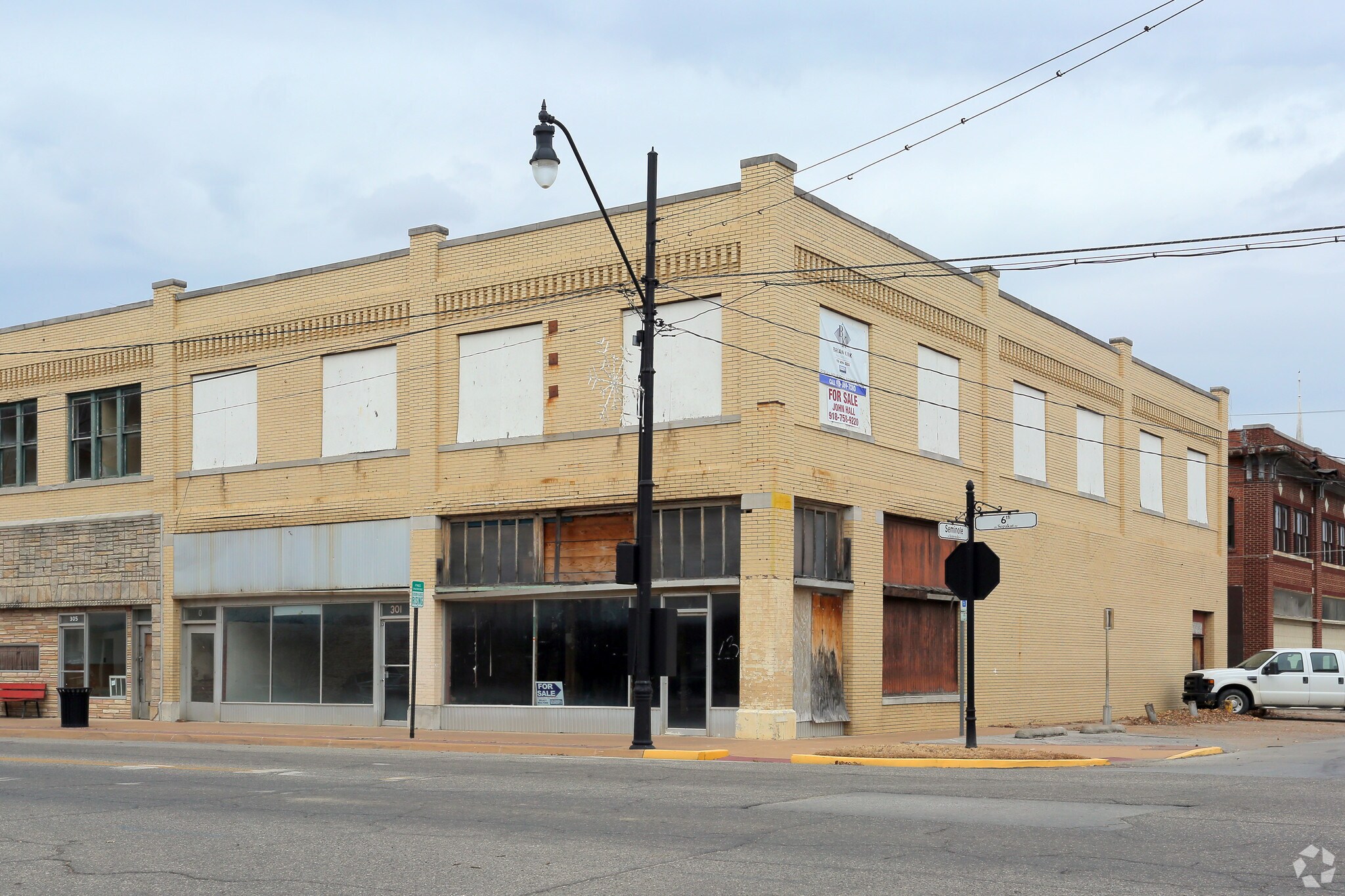301 W 6th St, Okmulgee, OK for sale Primary Photo- Image 1 of 1