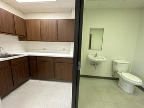 701 Lee St, Des Plaines, IL for lease Interior Photo- Image 1 of 8