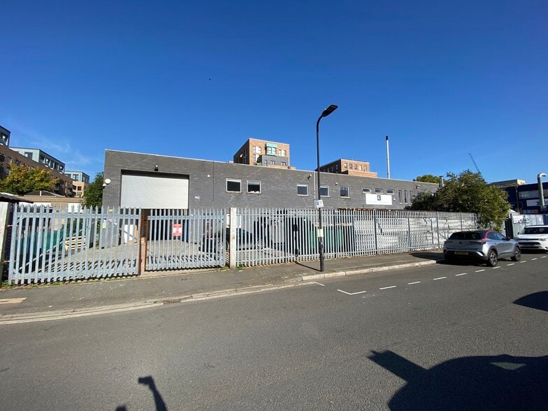 4-5 Roslin Rd, London for lease - Building Photo - Image 2 of 7