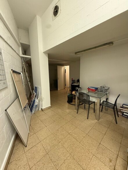 Retail in Paris for lease - Building Photo - Image 2 of 6