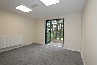 Churchill Ln, Kidderminster for lease Interior Photo- Image 2 of 4