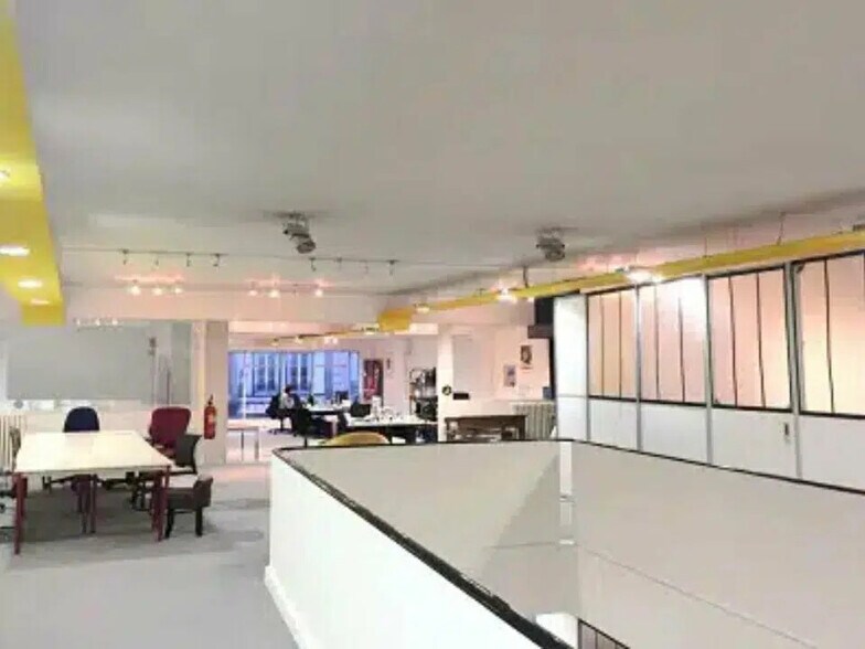 Office in Troyes for lease - Interior Photo - Image 1 of 3