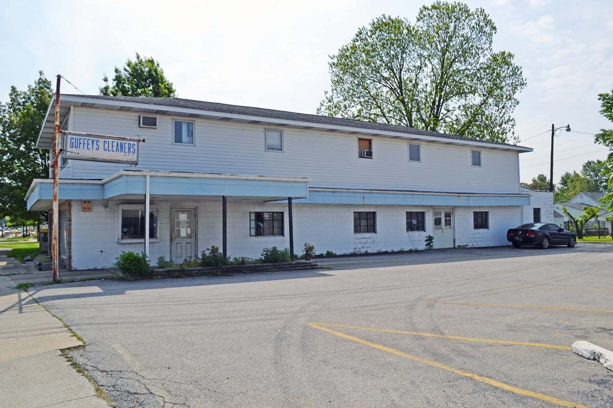 1103 W Fayette Ave, Effingham, IL for sale Primary Photo- Image 1 of 1