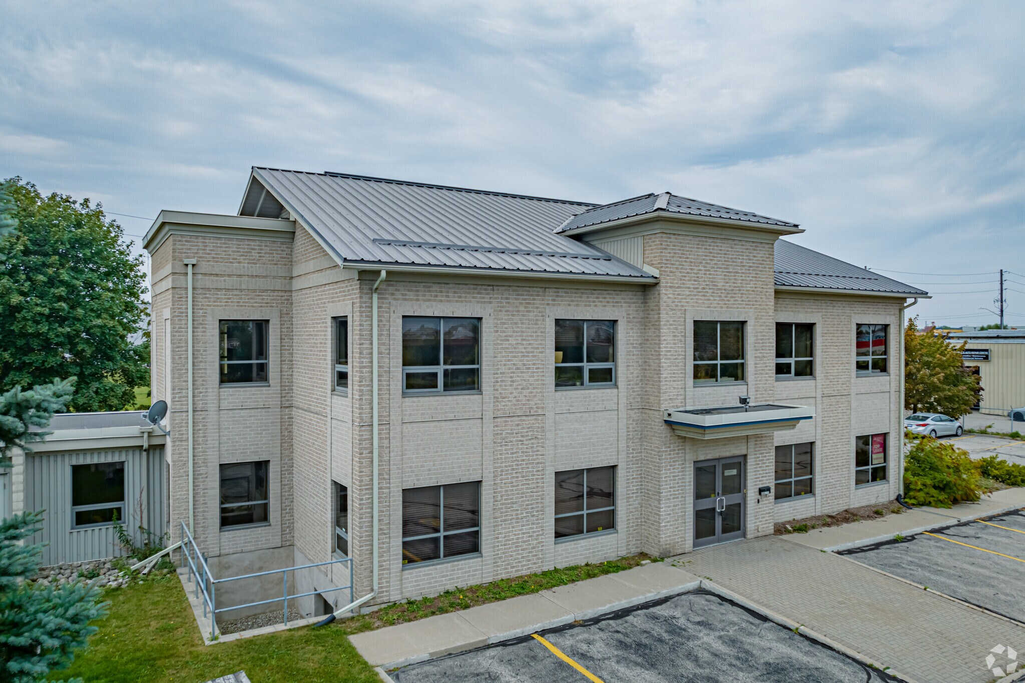 21 Lewis Rd, Guelph, ON for lease Primary Photo- Image 1 of 6