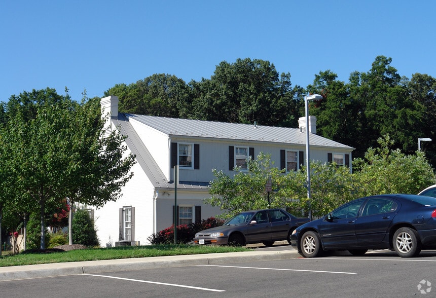1691 Jefferson Davis Hwy, Fredericksburg, VA for lease - Building Photo - Image 3 of 3