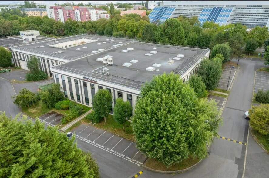 Flex in Cergy for lease - Aerial - Image 2 of 11
