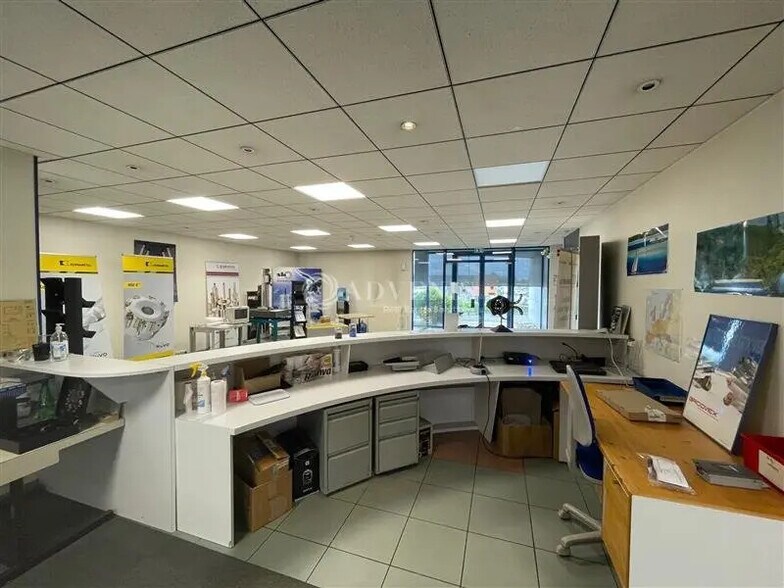 Flex in Fleury-les-Aubrais for lease - Building Photo - Image 2 of 10