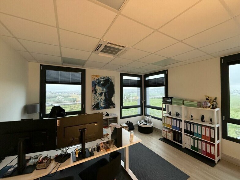 4 Rue Rompot, Fontaine-lès-Dijon for lease - Interior Photo - Image 2 of 10