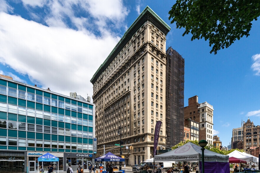 21 E 16th St, New York, NY for lease - Building Photo - Image 2 of 4