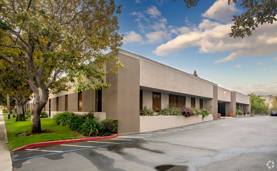 1025 Terra Bella Ave, Mountain View, CA for lease - Building Photo - Image 2 of 6