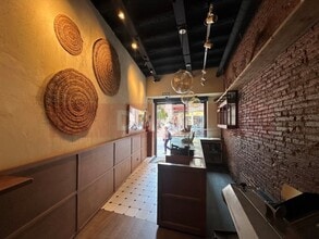 Retail in Barcelona, Barcelona for lease Interior Photo- Image 2 of 10