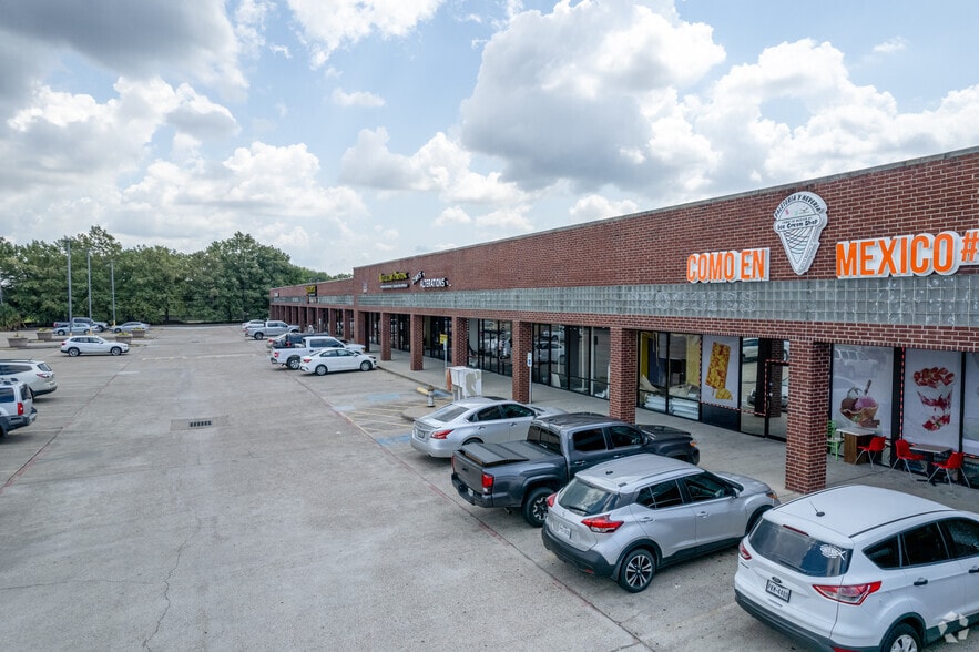 407 W Baker Rd, Baytown, TX for lease - Building Photo - Image 3 of 11