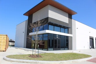 282 Bucees Blvd, Katy, TX for lease Building Photo- Image 2 of 17