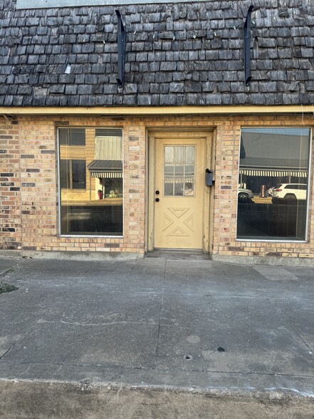 225 S Main St, Mcgregor, TX for lease - Primary Photo - Image 1 of 9