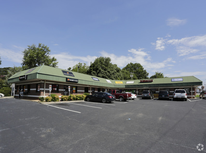 2001 N Cannon Blvd, Kannapolis, NC for lease - Primary Photo - Image 1 of 11