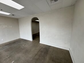 8831-8961 Adams Ave, Huntington Beach, CA for lease Lobby- Image 1 of 6