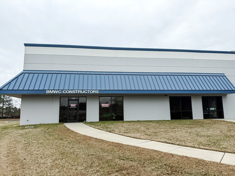 2933 S Miami Blvd, Durham, NC for lease - Building Photo - Image 1 of 15