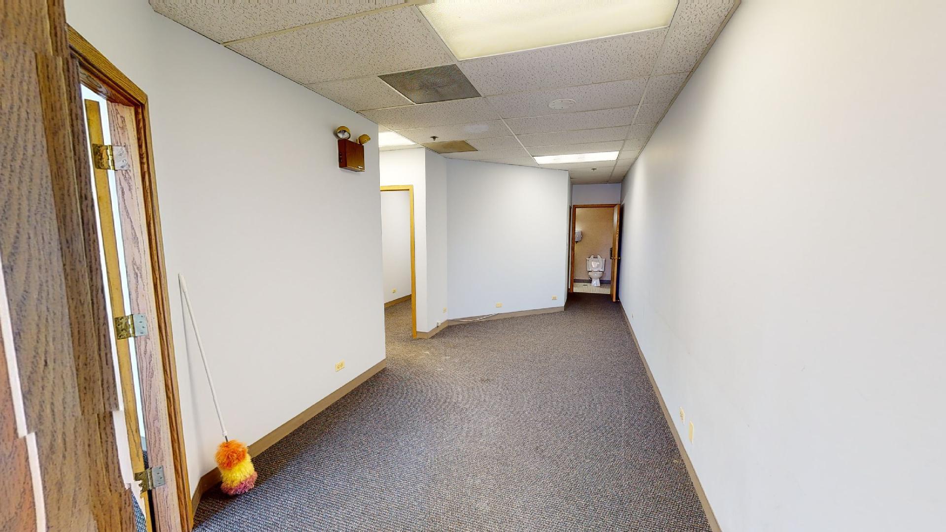 3115 N Wilke Rd, Arlington Heights, IL for lease Interior Photo- Image 1 of 9